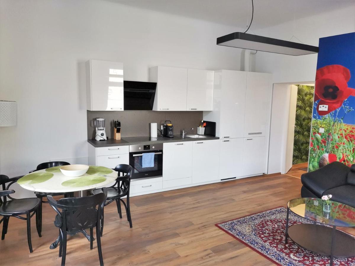 Studio & Apartments Near Reumannplatz Vienna Luaran gambar