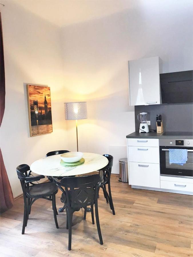 Studio & Apartments Near Reumannplatz Vienna Luaran gambar